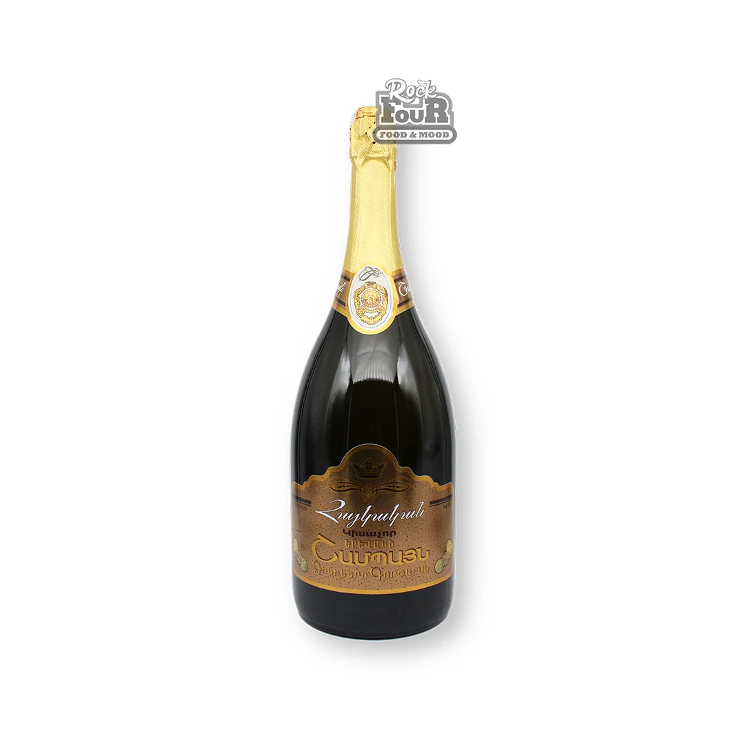 Sparkling wine "Armyanskoe" semi-dry 1.5l